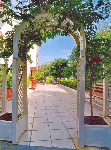 Knossos Aparthotel Pánormos Екстериор снимка