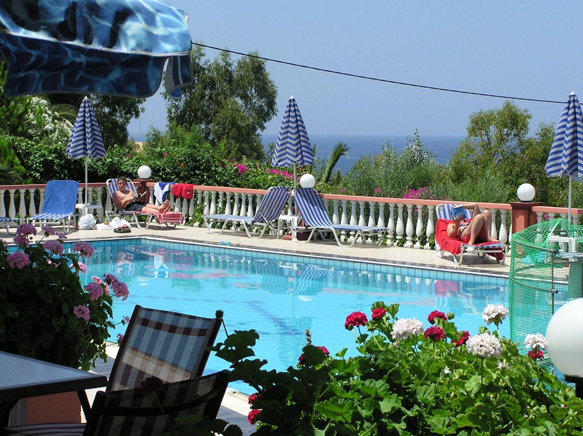 Knossos Aparthotel Pánormos Екстериор снимка