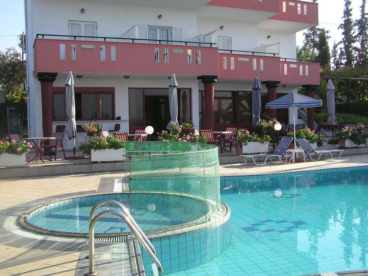 Knossos Aparthotel Pánormos Екстериор снимка