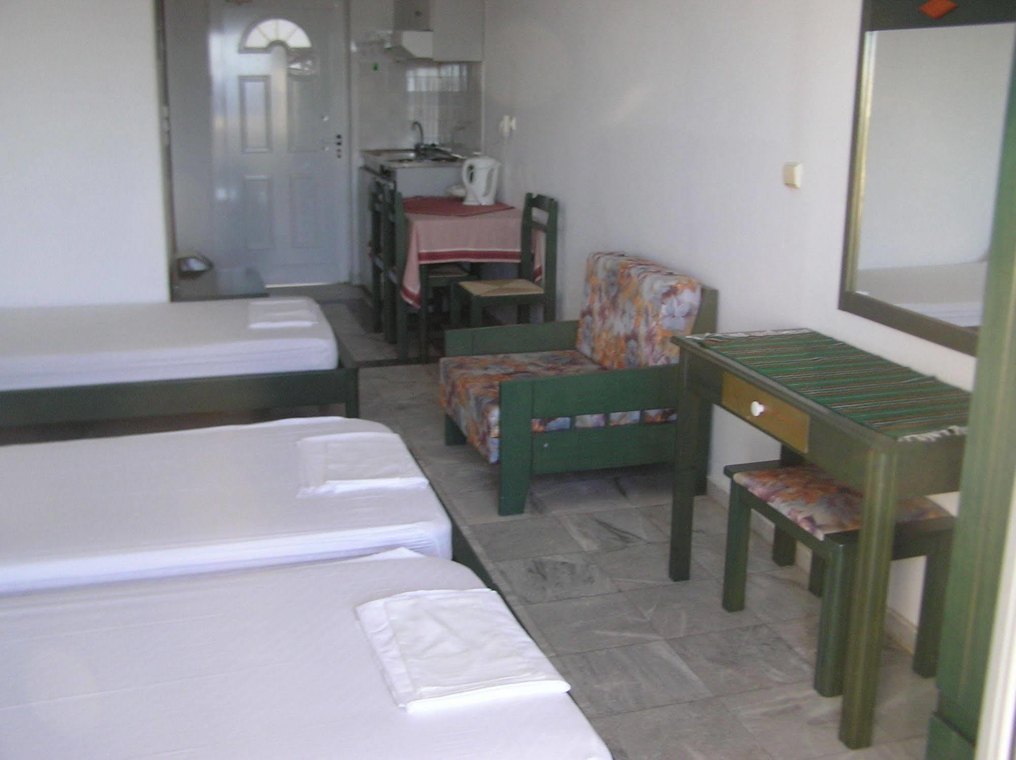Knossos Aparthotel Pánormos Екстериор снимка