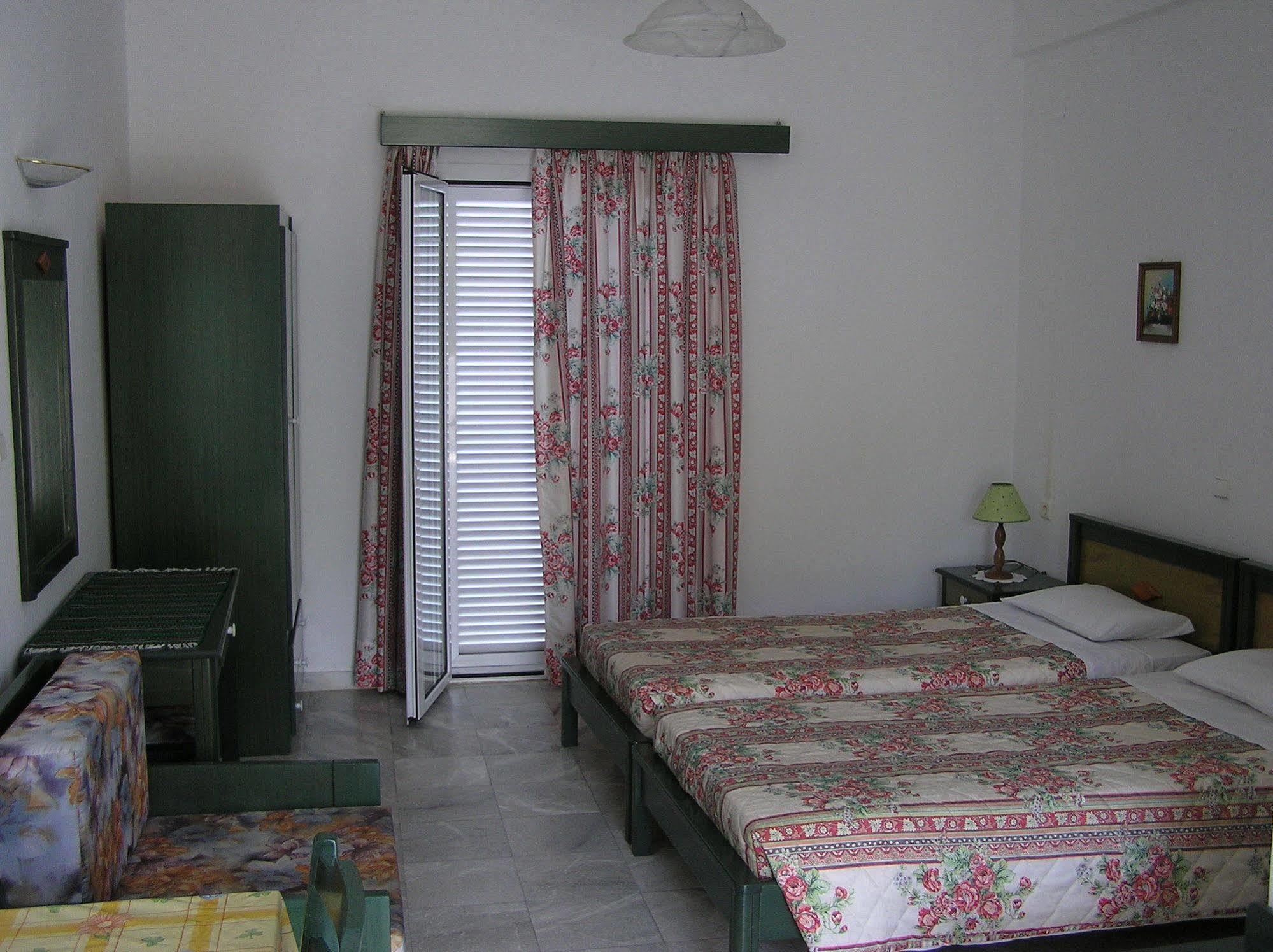 Knossos Aparthotel Pánormos Екстериор снимка