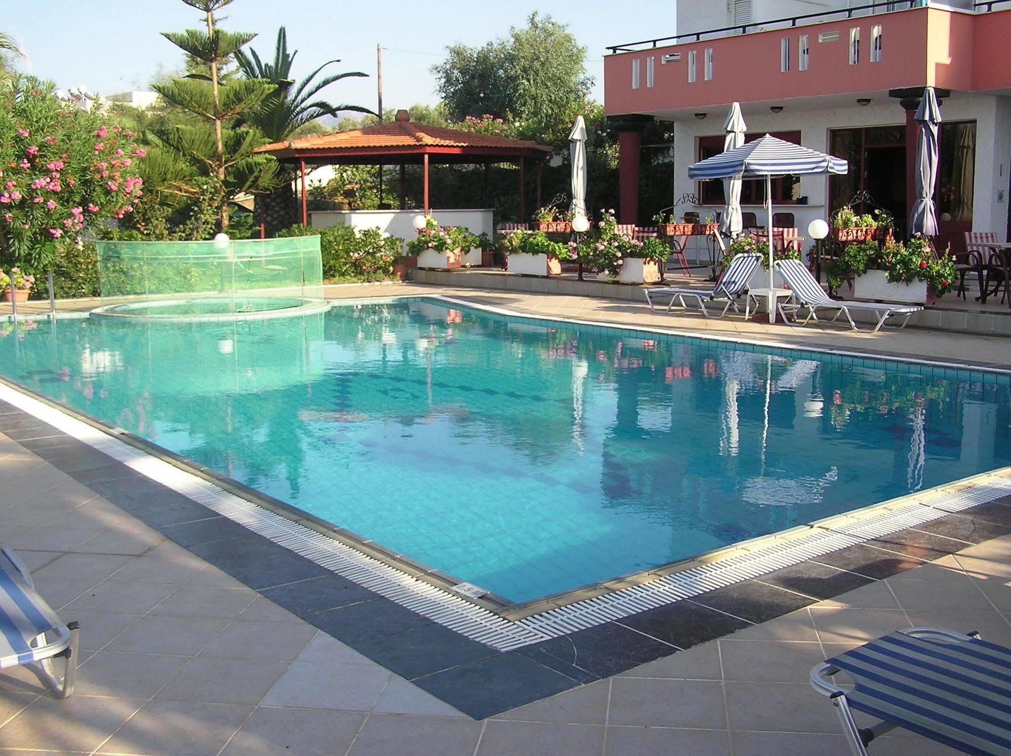 Knossos Aparthotel Pánormos Екстериор снимка